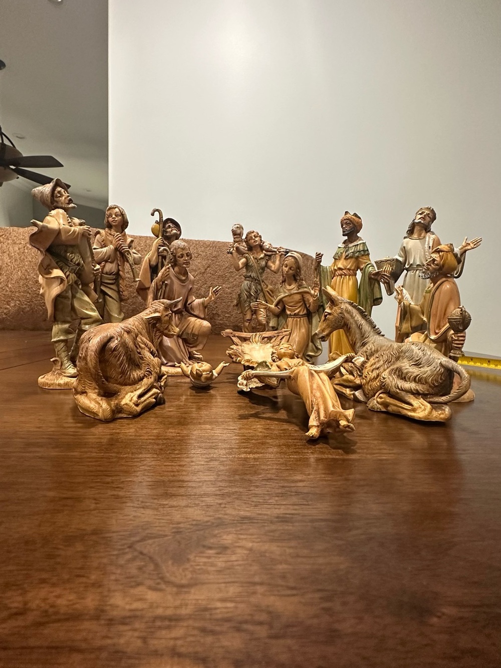 Fontanini Classic Resin Nativity Set in Beige and Gold. Spider collection